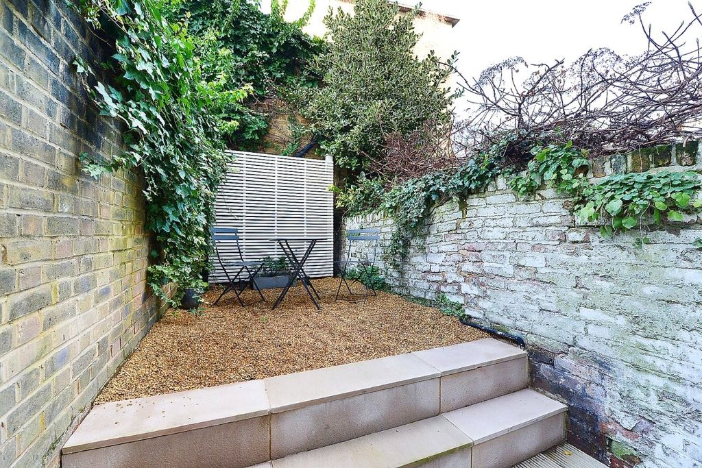 Property photo 2 of 7 Picture No. 05