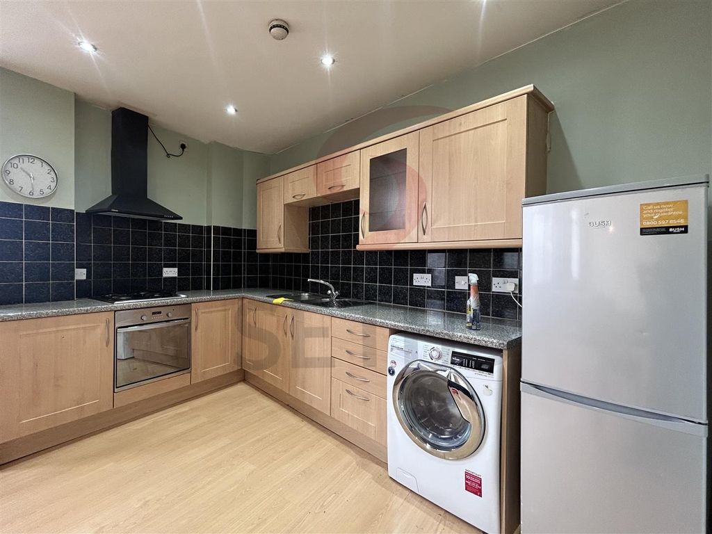 Property photo 3 of 8 Kitchen