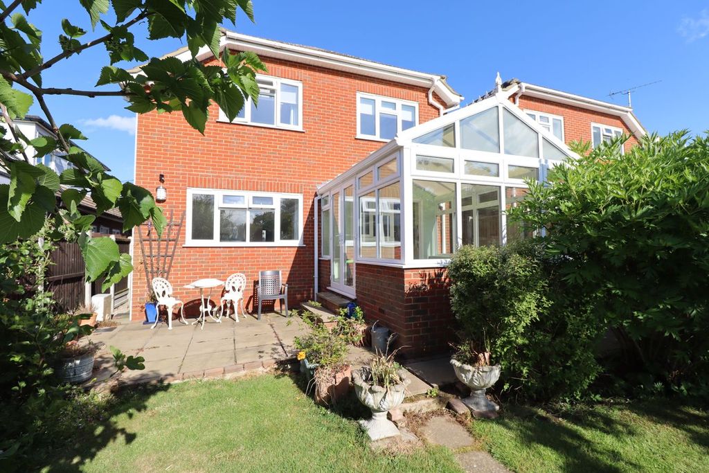 Property photo 3 of 27