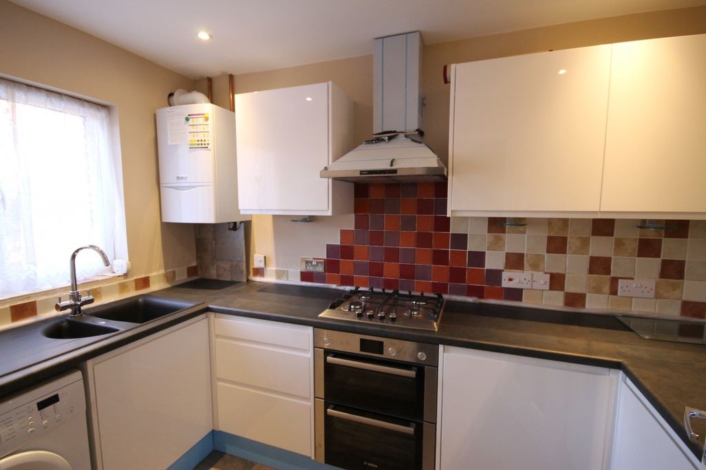 Property photo 1 of 10 Kitchen