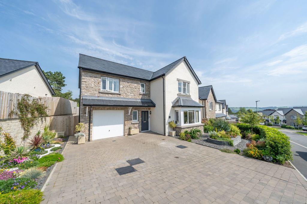 Property photo 1 of 40