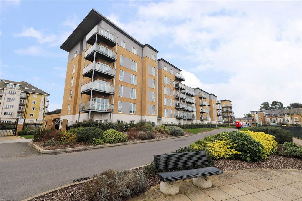 Property photo 2 of 11