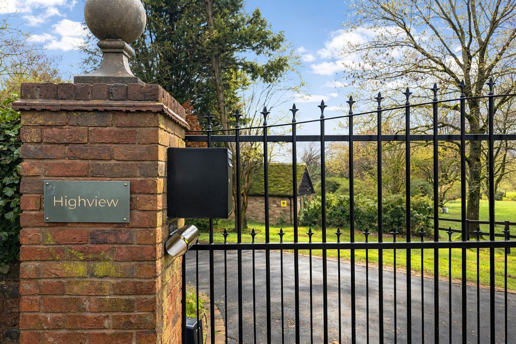 Property photo 2 of 29