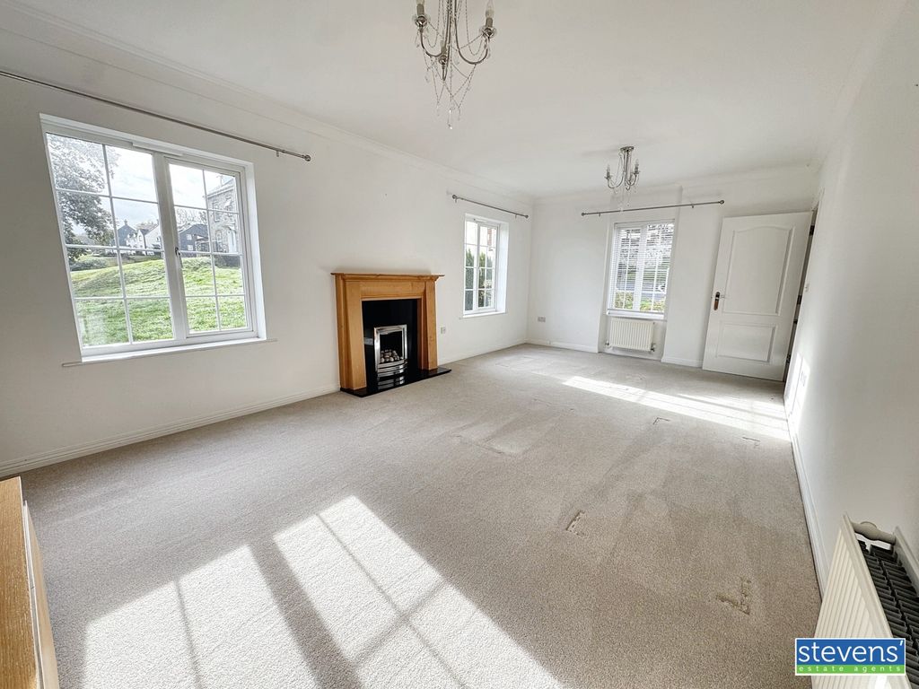 Property photo 3 of 22 Image00021