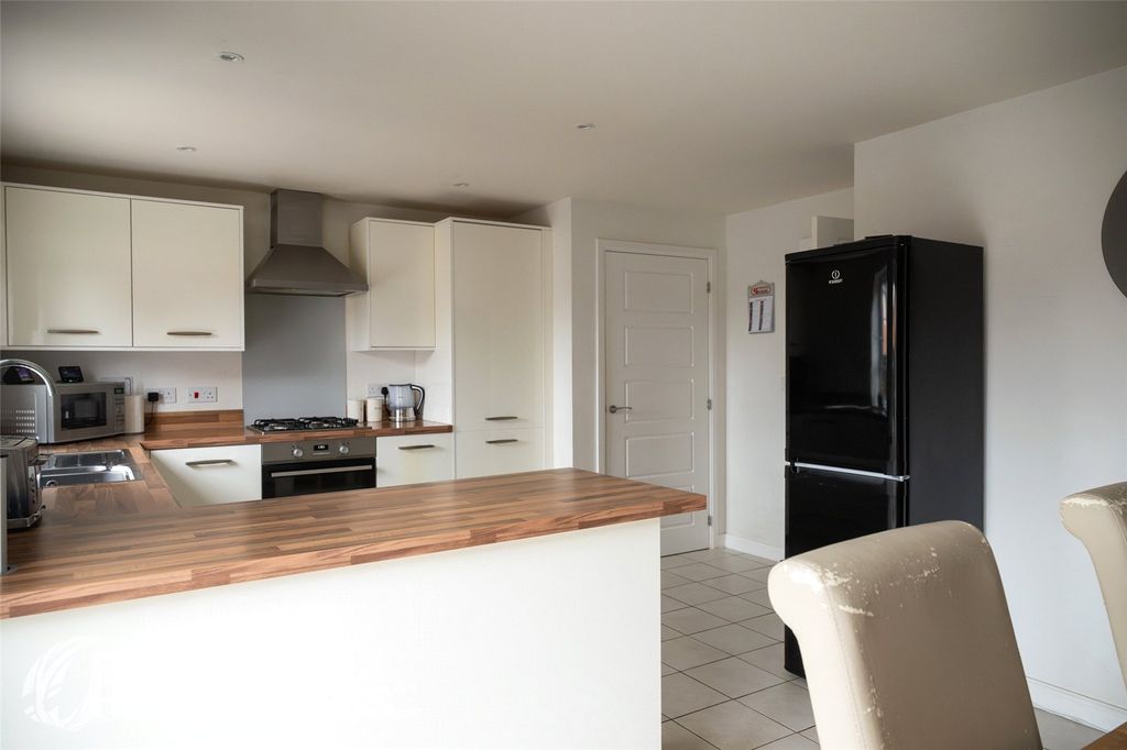 Property photo 2 of 17 Picture No. 13