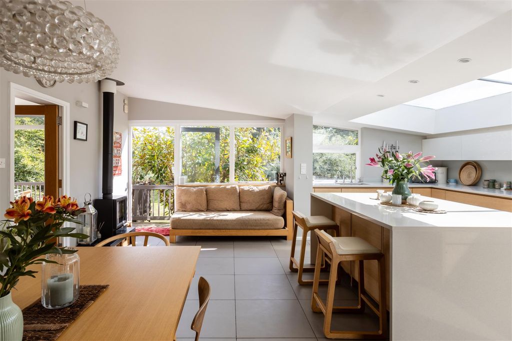 Property photo 2 of 29