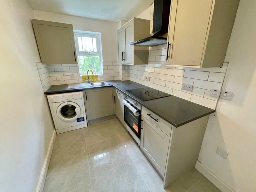 Property photo 3 of 7 4953954