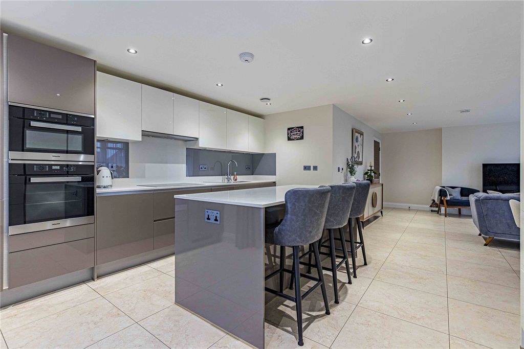 Property photo 3 of 34 Picture No. 33