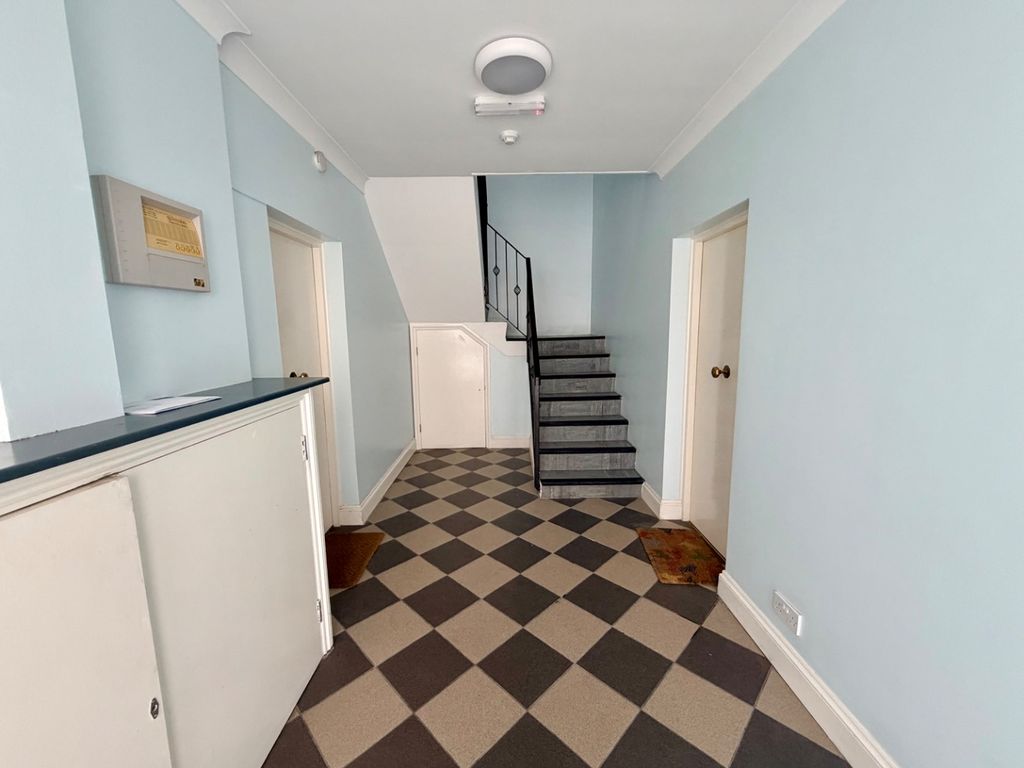 Property photo 2 of 13 4839171