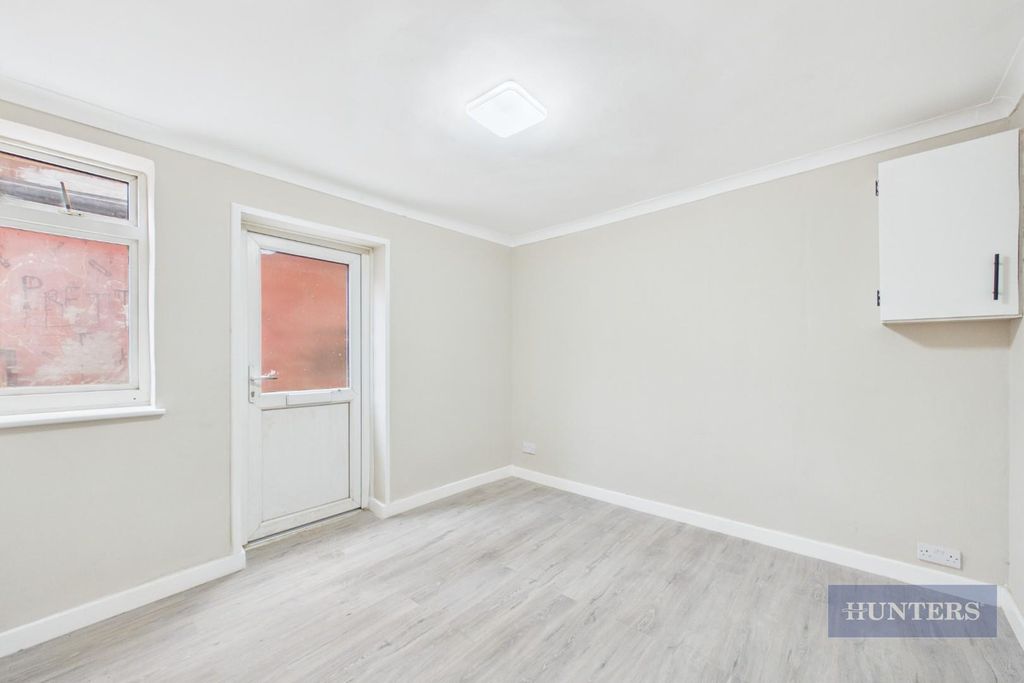Property photo 2 of 9 Cam05152G0-Pr0516-Still008.Jpg