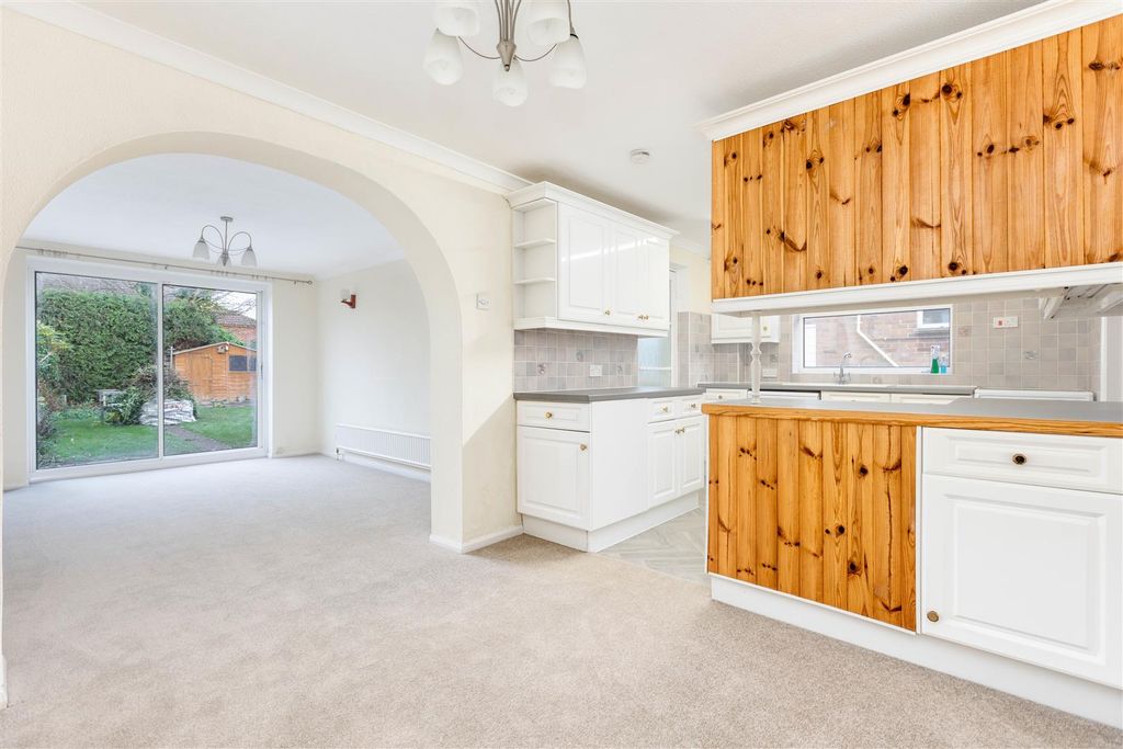 Property photo 3 of 17 Kitchen/Breakfast Room