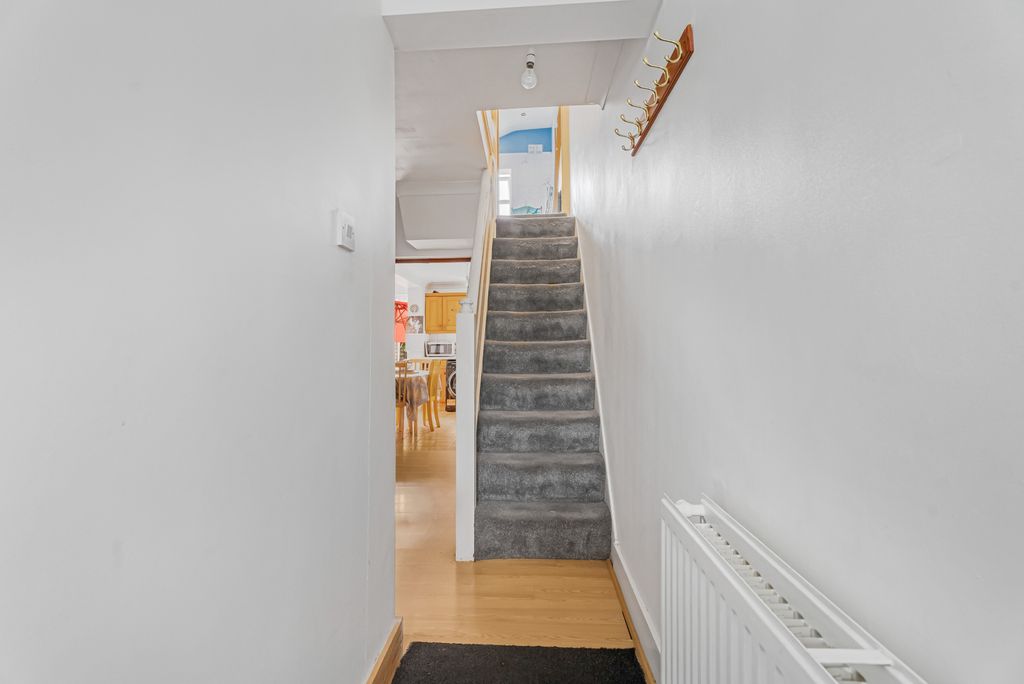 Property photo 2 of 9 2 86018