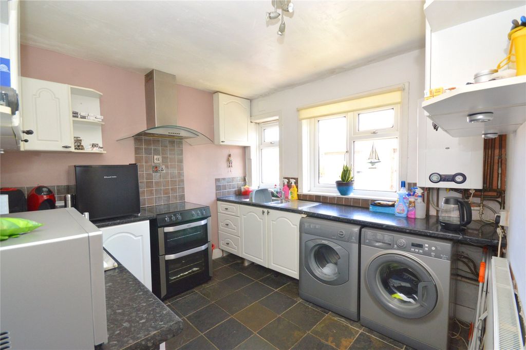Property photo 3 of 14 Kitchen