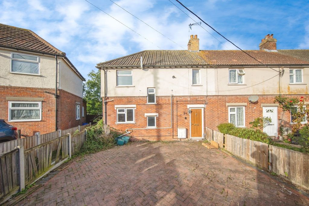 Goring Road, Colchester CO4, 2 bed end terrace house for sale, £210,000 ...