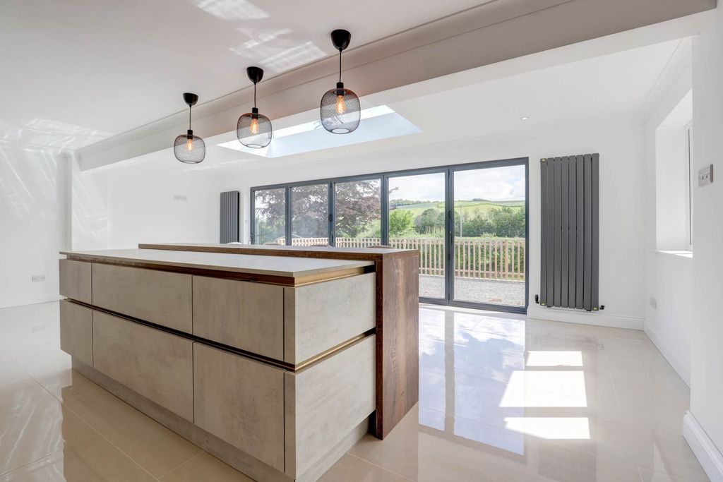 Property photo 2 of 36