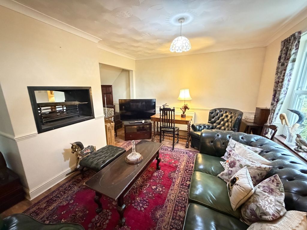 Property photo 3 of 33