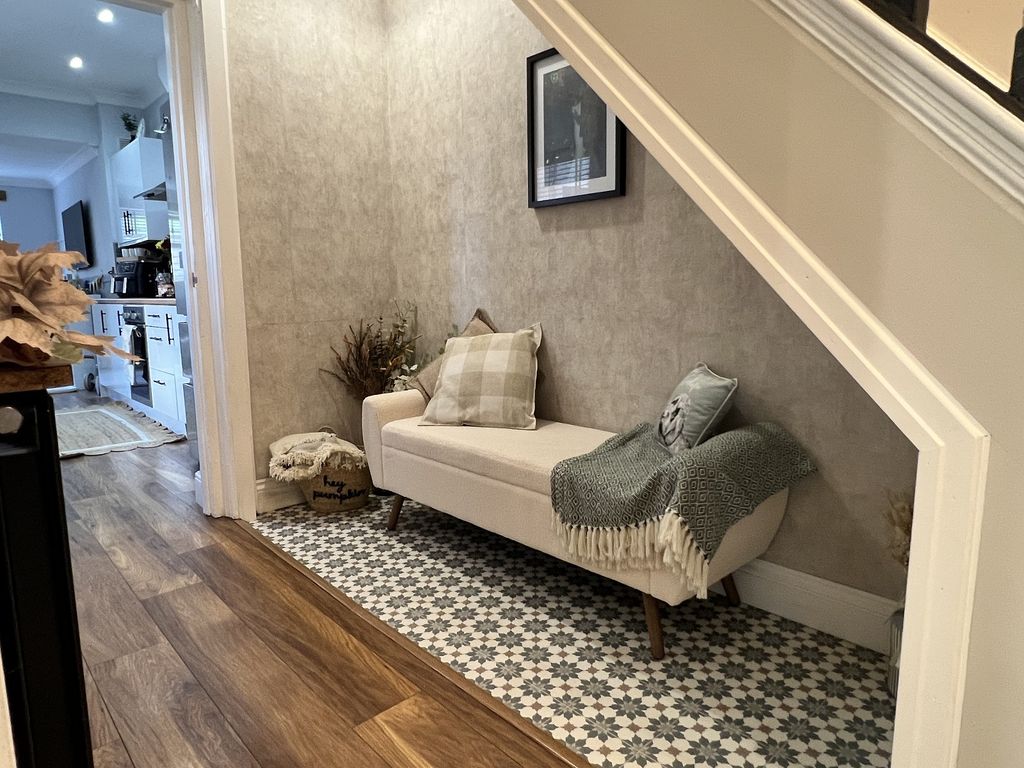 Property photo 3 of 27 Hallway