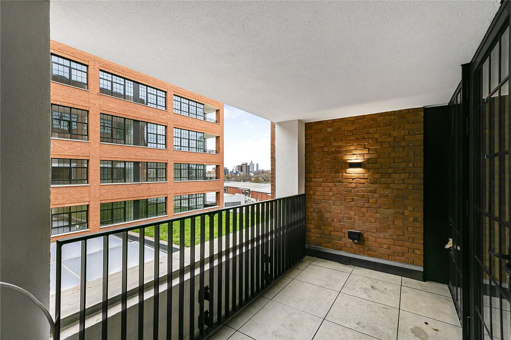 Property photo 3 of 17 Balcony