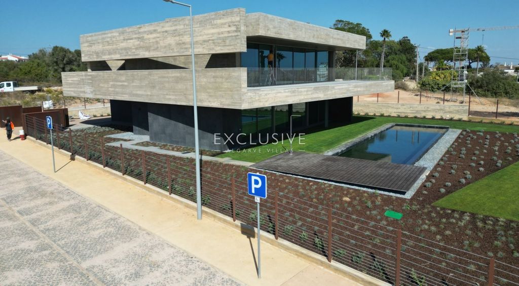 Property photo 2 of 31