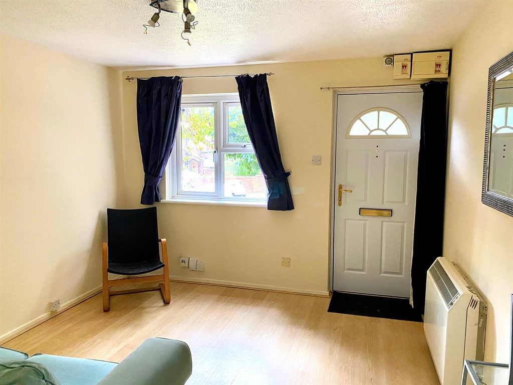 Property photo 2 of 9