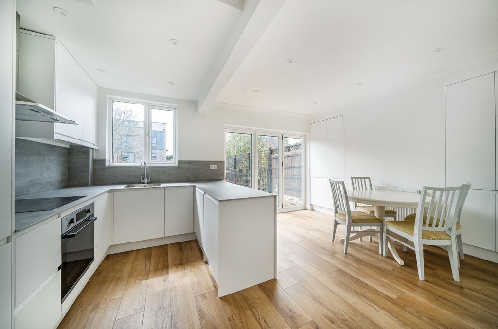 Property photo 3 of 8 Open Plan