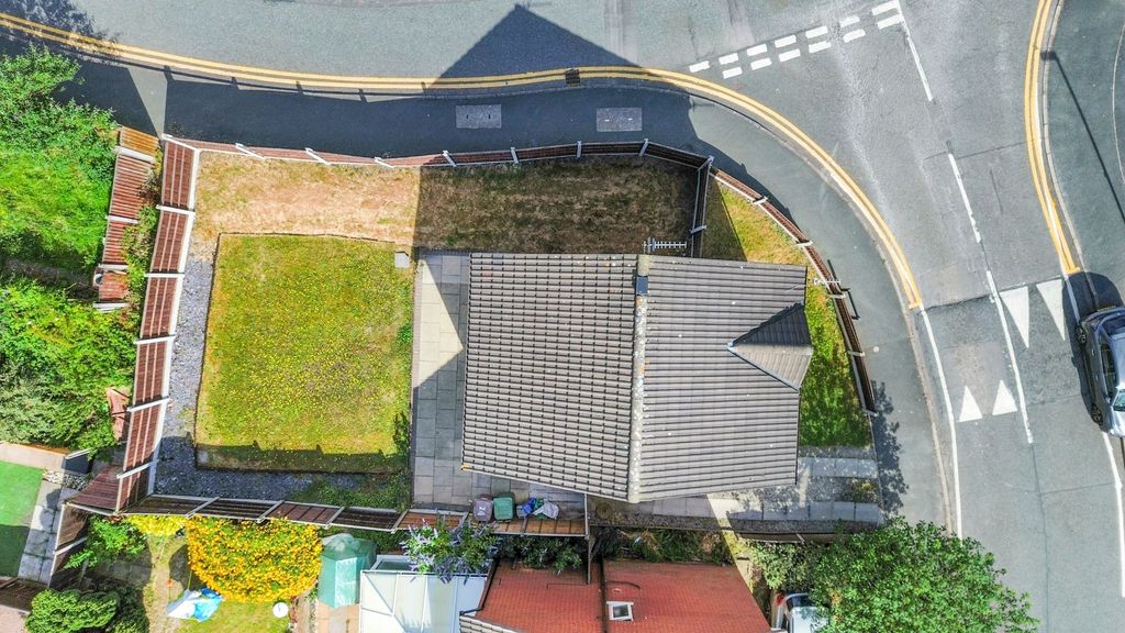 Property photo 2 of 27
