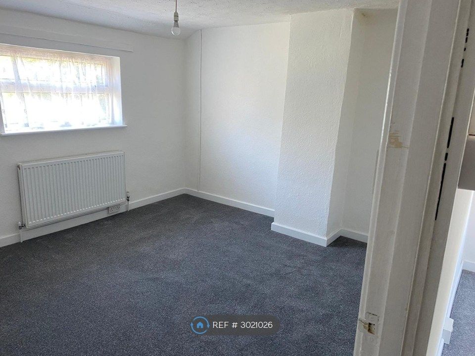 Property photo 3 of 8 Bedroom