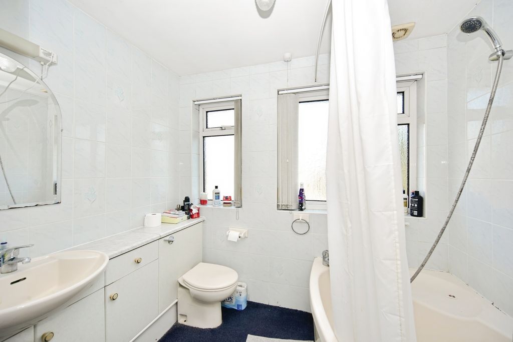 Property photo 3 of 13 Bathroom