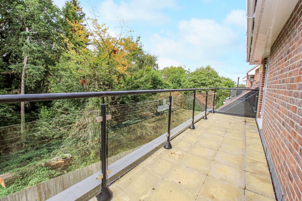 Property photo 2 of 28