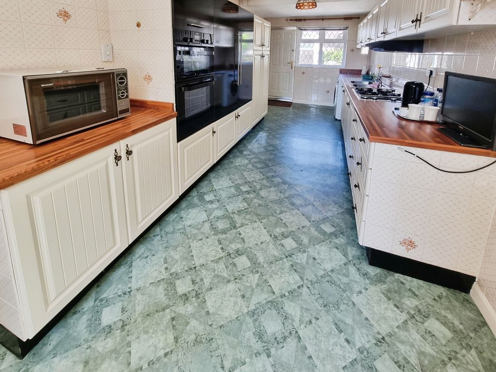 Property photo 3 of 12 Photo 10