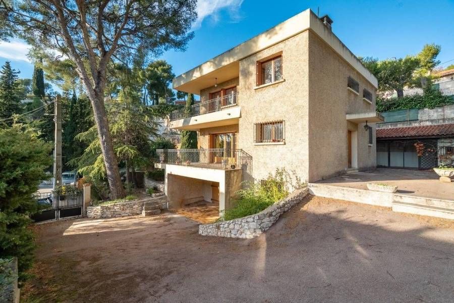 Property photo 1 of 4