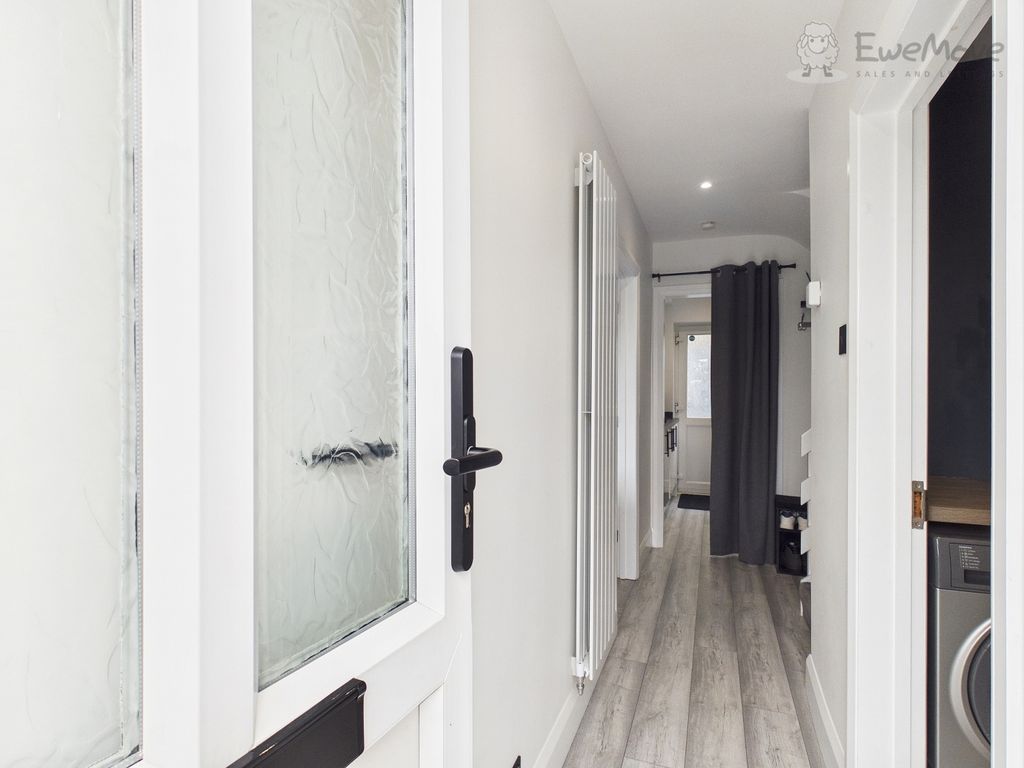 Property photo 3 of 20 Ewemove Tiverton - Arnold Crescent