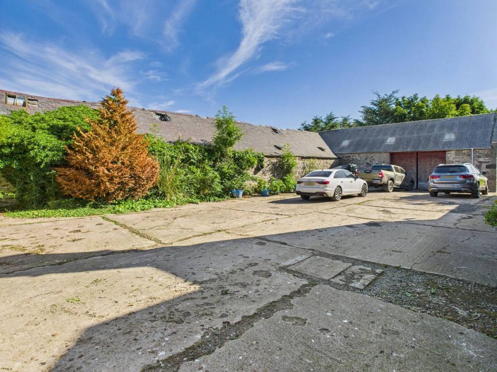 Property photo 3 of 33