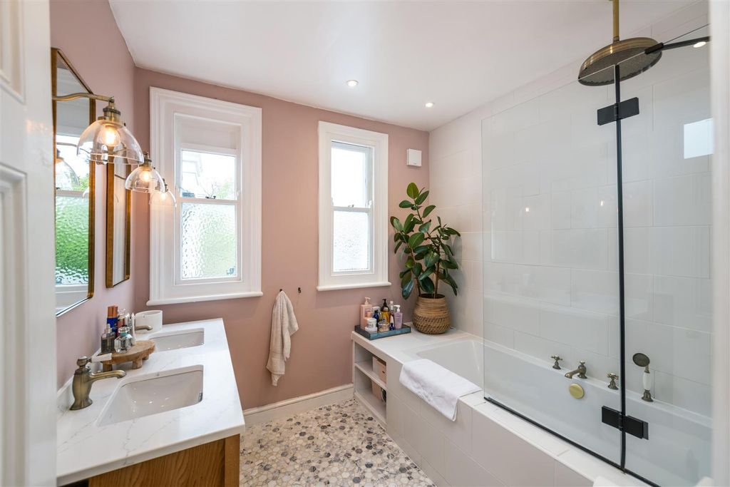 Additional image 13 of 3 bed flat for saleFelcourt Road, Felcourt RH19