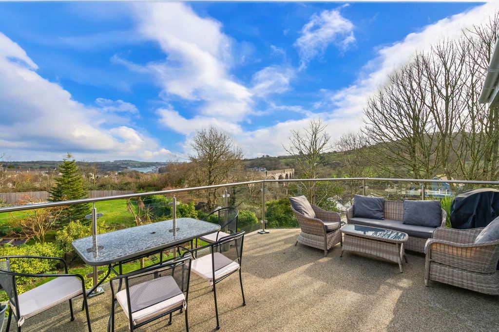 Property photo 3 of 34