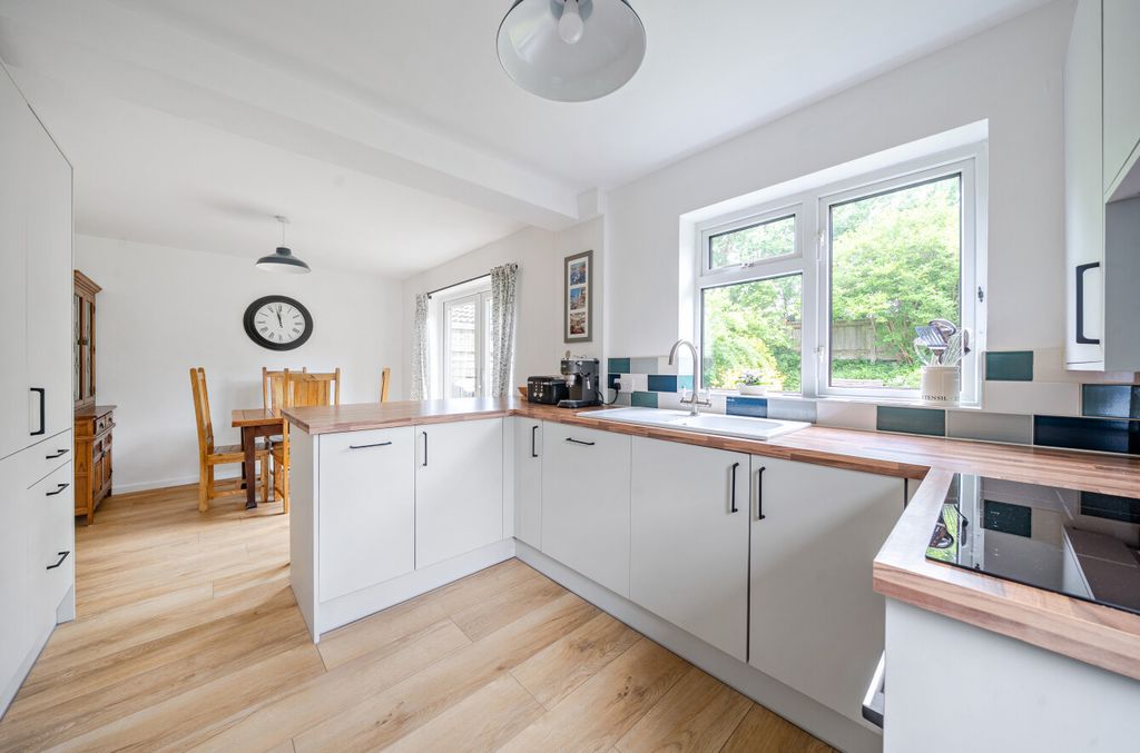 Property photo 3 of 14 1303083-1-683ee1F...