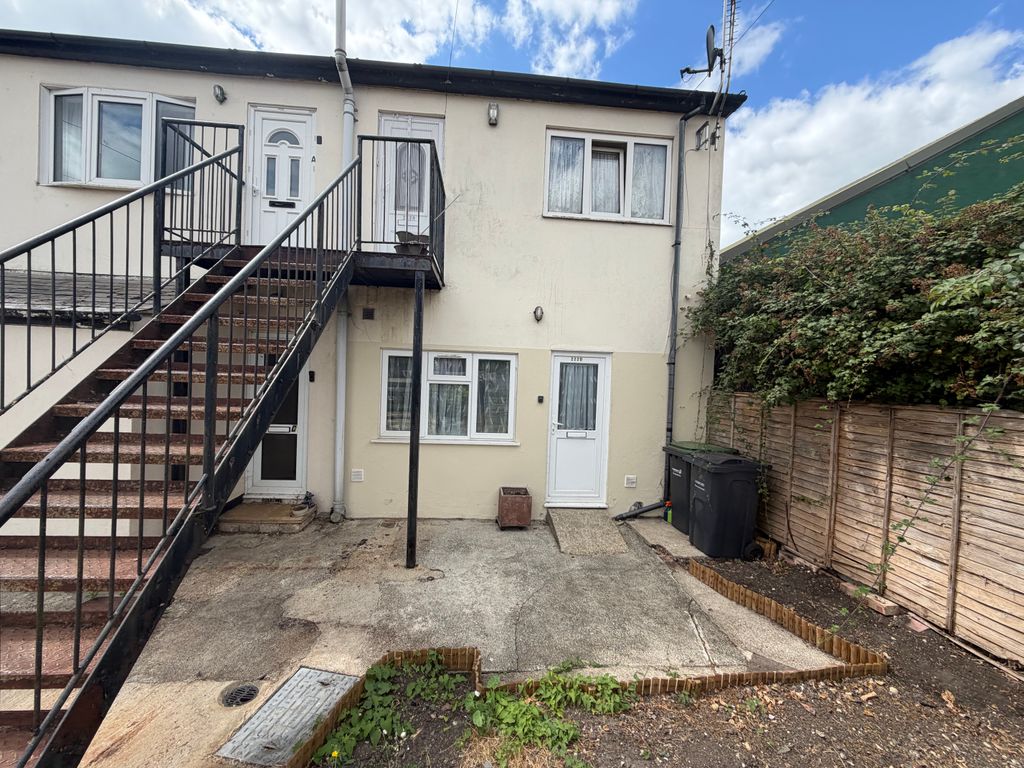 Property photo 1 of 8 Entrance Door Bottom Right