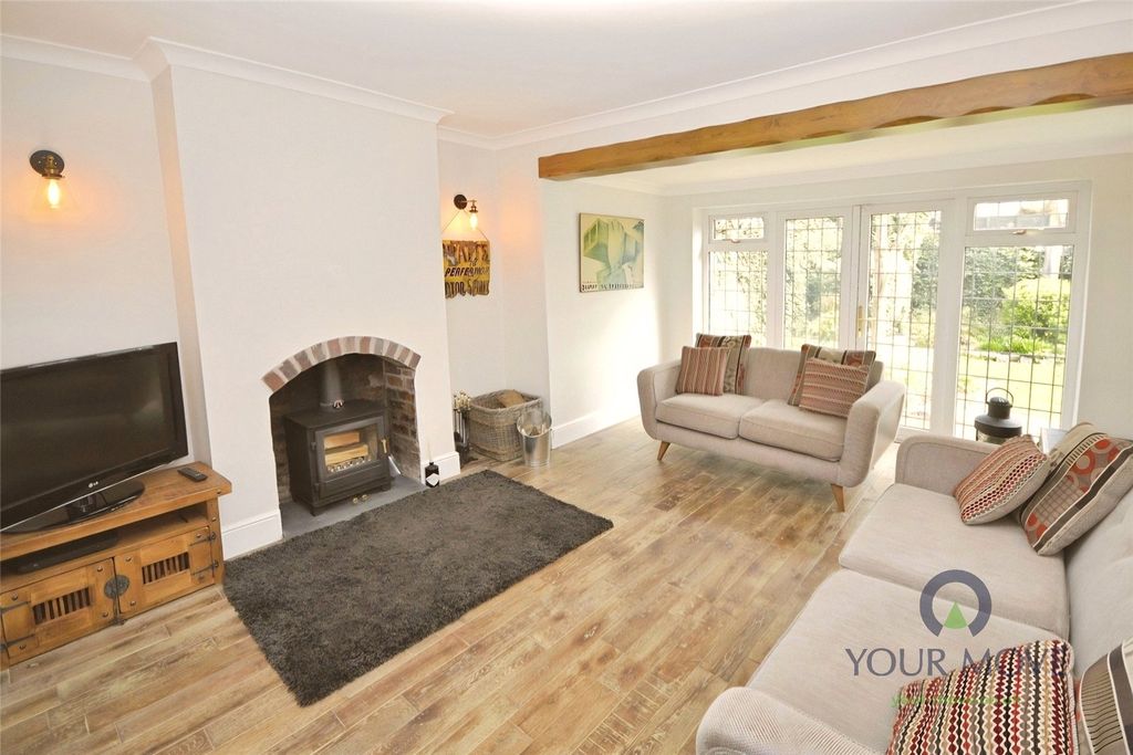 Property photo 3 of 14 Lounge