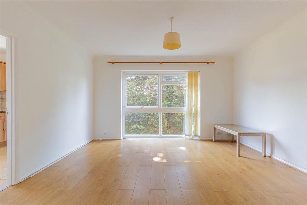 Property photo 3 of 14 CC1A6700-Hdr.Jpg