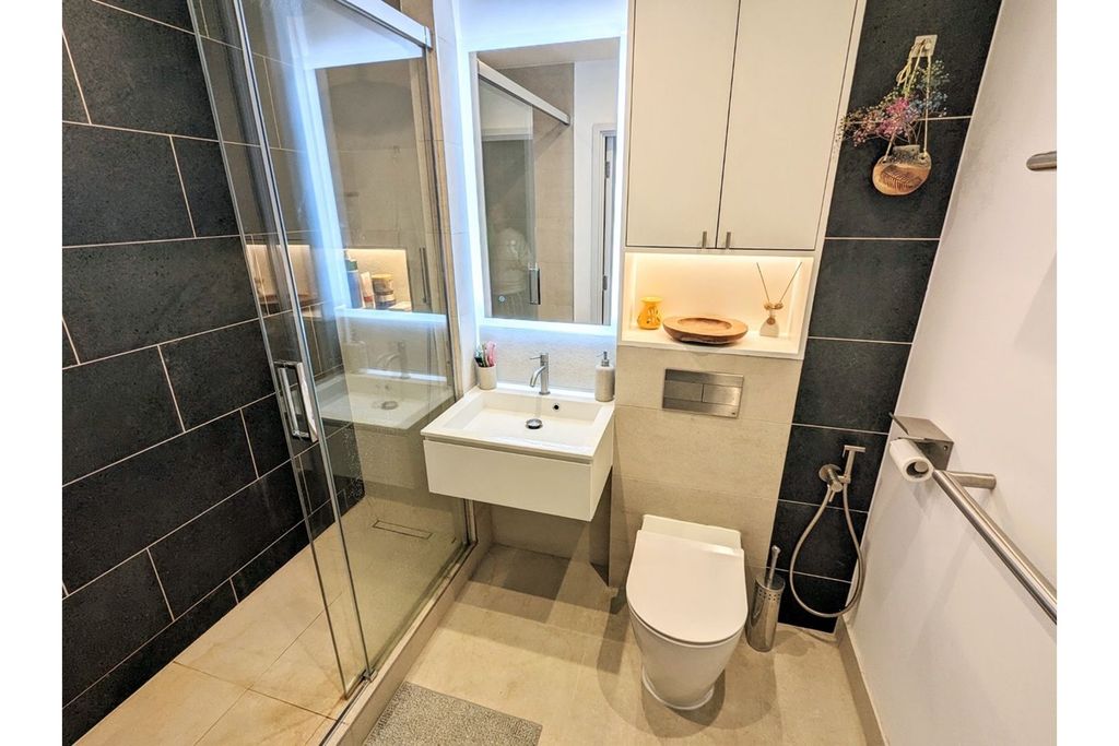 Property photo 3 of 12 Bathroom