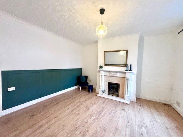 Property photo 2 of 11 Lounge