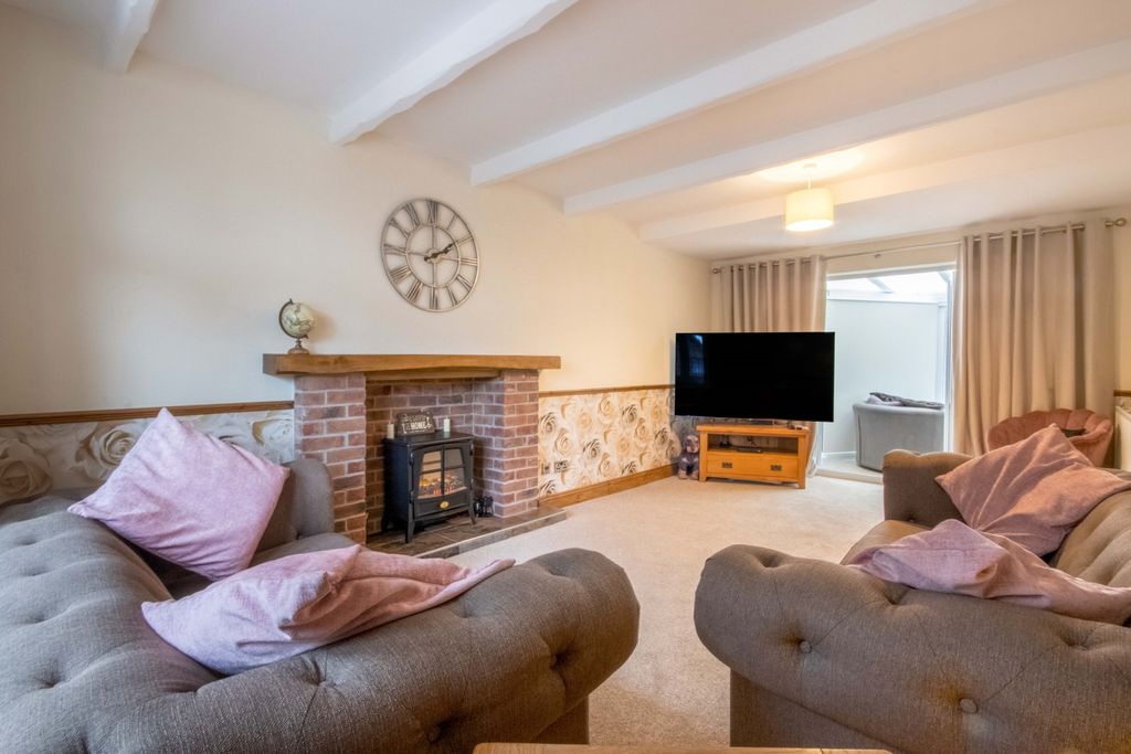 Property photo 2 of 16 Hill-View-09