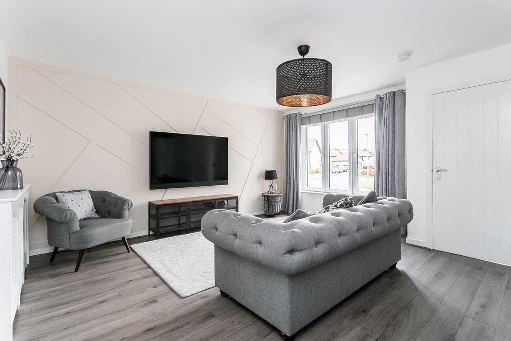 Property photo 2 of 29