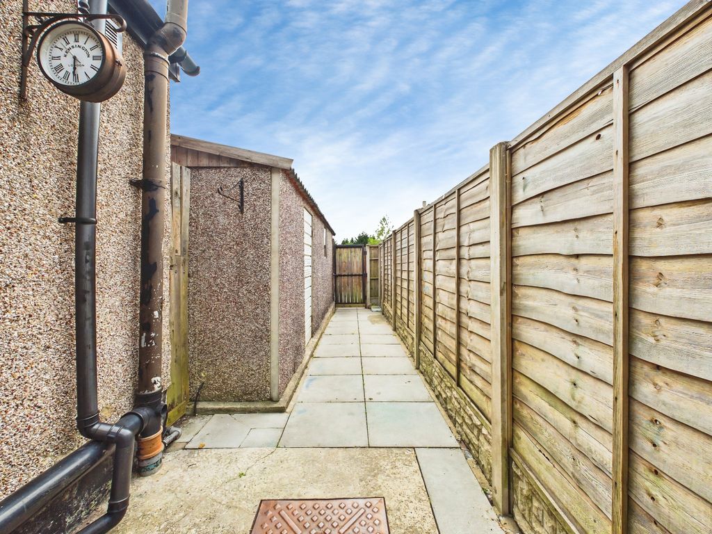 Property photo 2 of 21