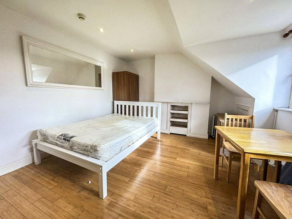 Property photo 2 of 6 Studio