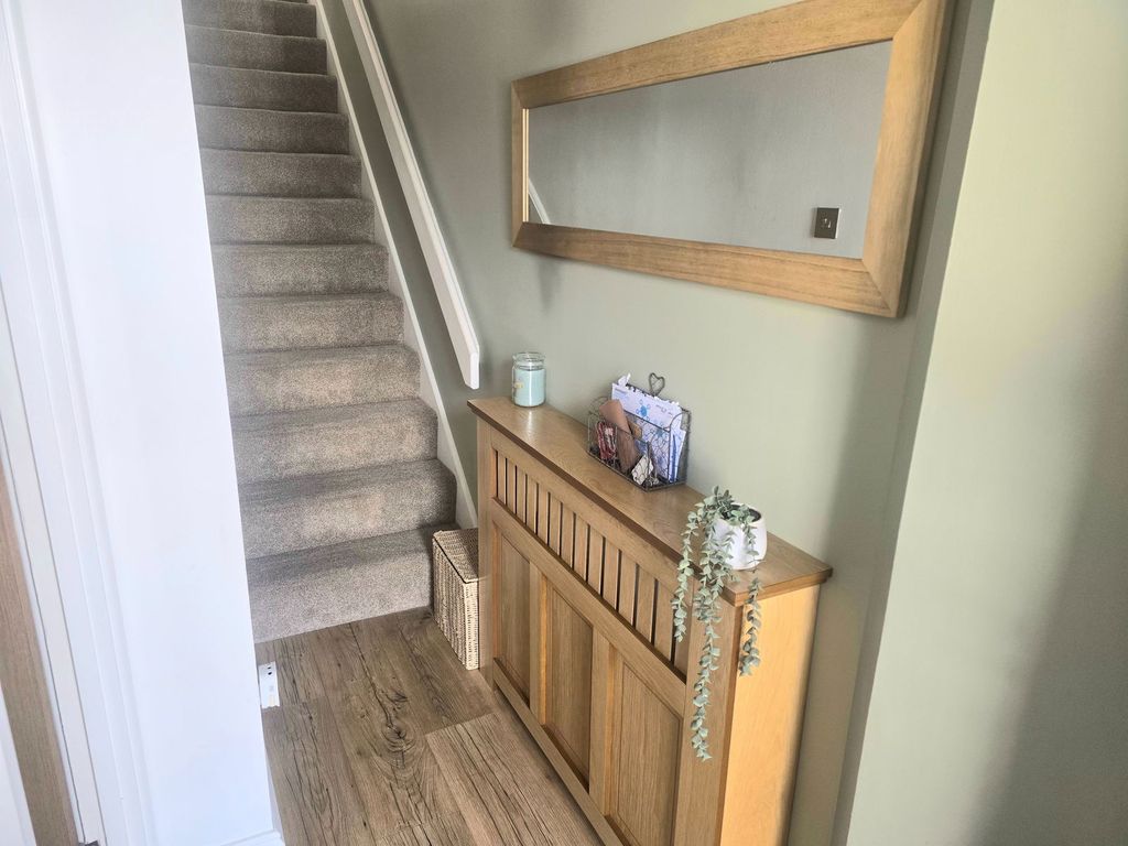 Property photo 2 of 27