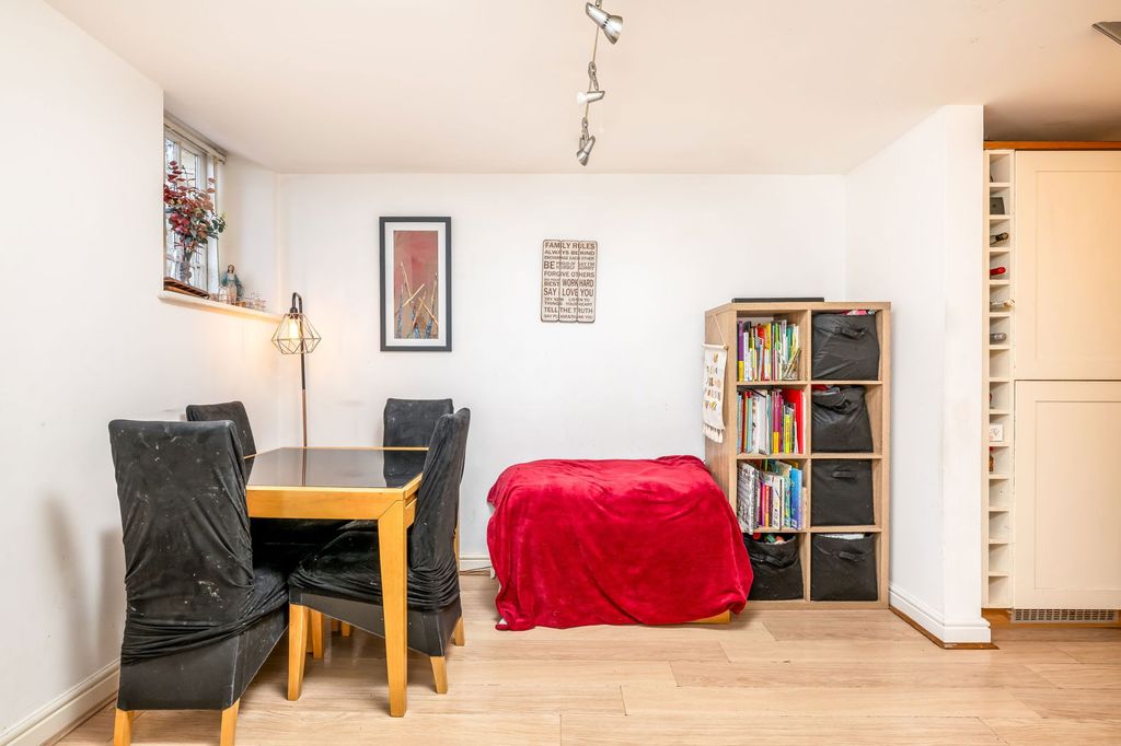 Additional image 8 of 2 bed flat for saleKingsley Avenue, Fairfield, Hitchin SG5