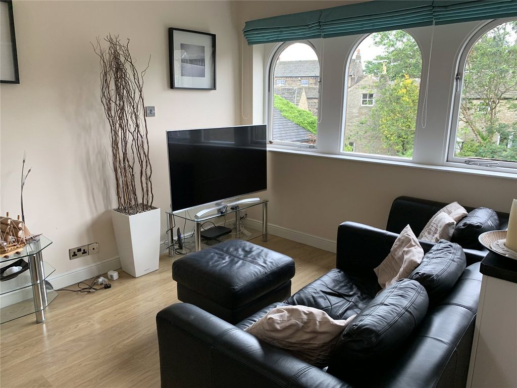 Property photo 3 of 14 Lounge Area