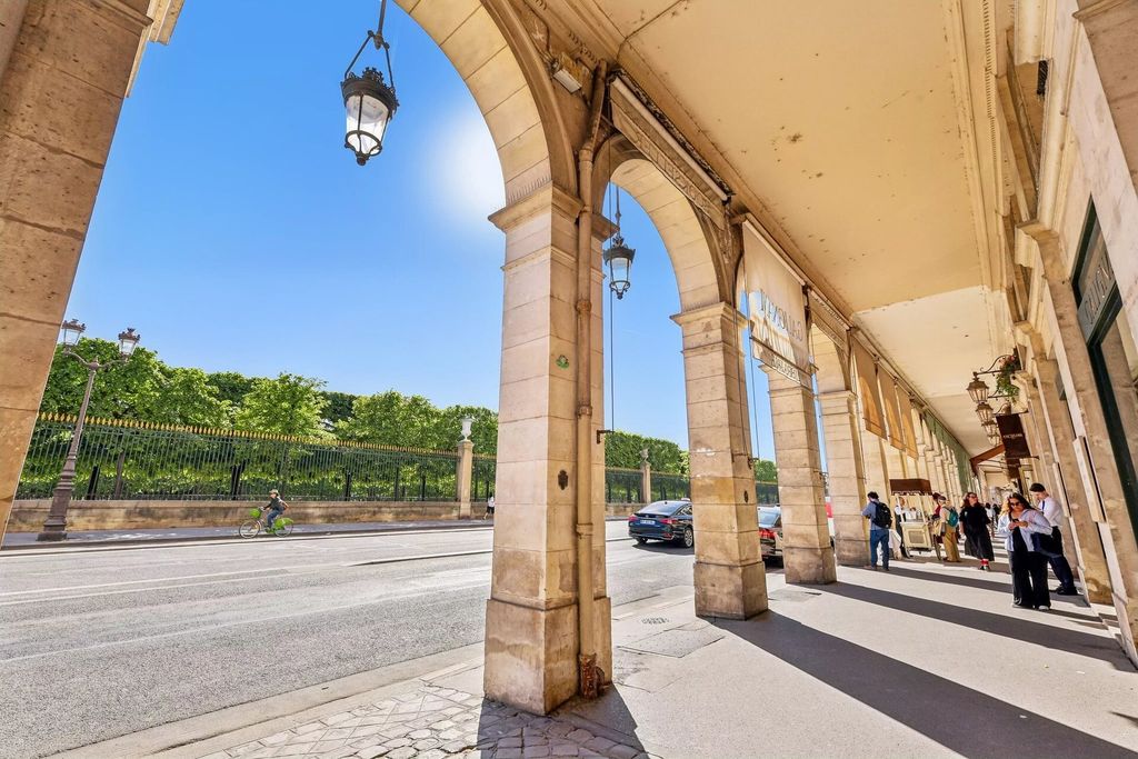 Property photo 1 of 10 Paris 1st - Tuileries - Family Apartment And High Floor.