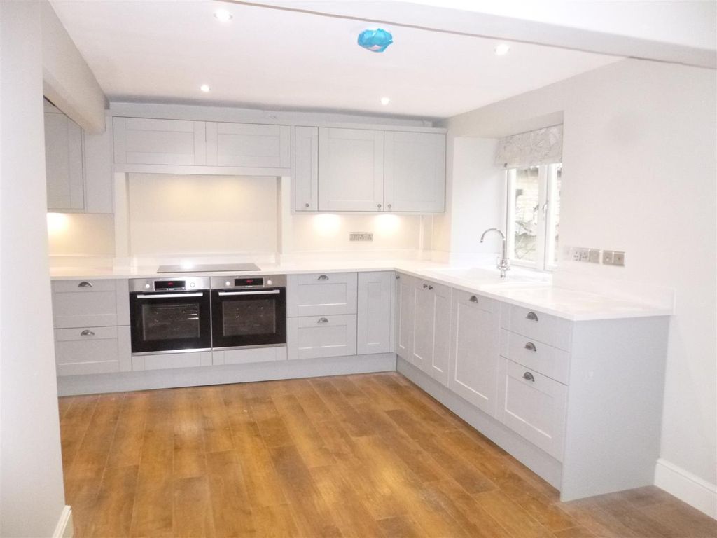 Property photo 2 of 14 Kitchen